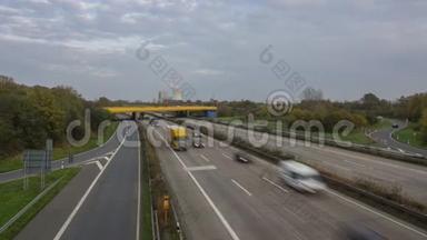 汉诺威A2高速公路上的交通。 时光流逝。